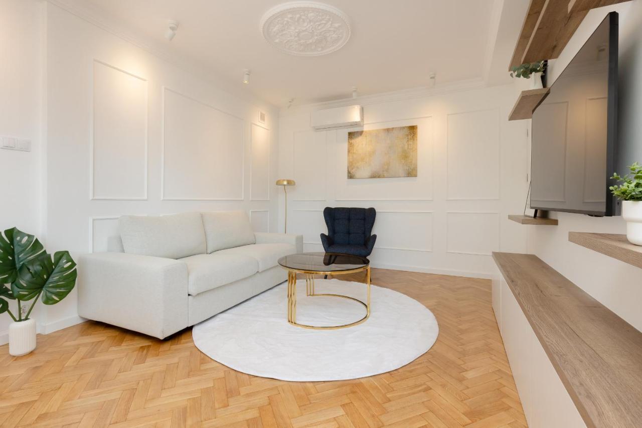 In The Centre Of By Renters Apartment Warschau
